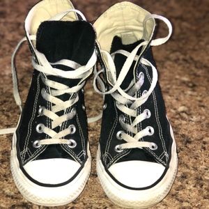 black hightop converse shoes